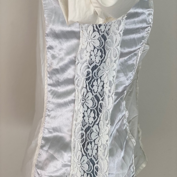 SOLDSexy white button-up with lace and satin highlight - Picture 9 of 11